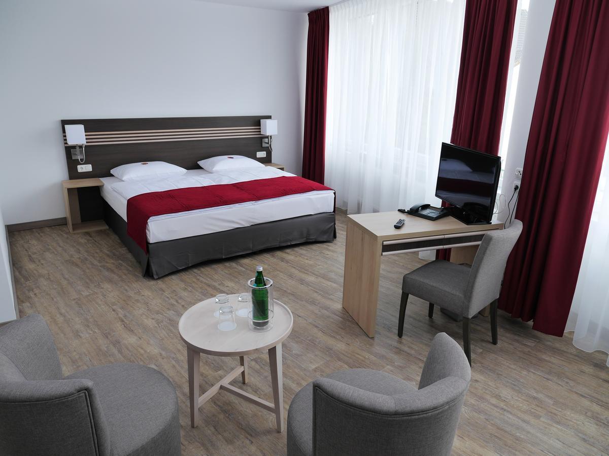 Ruhr Inn Hotel Хаттинген Экстерьер фото