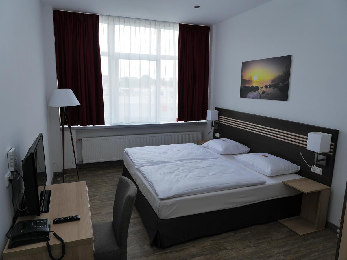 Ruhr Inn Hotel Хаттинген Экстерьер фото