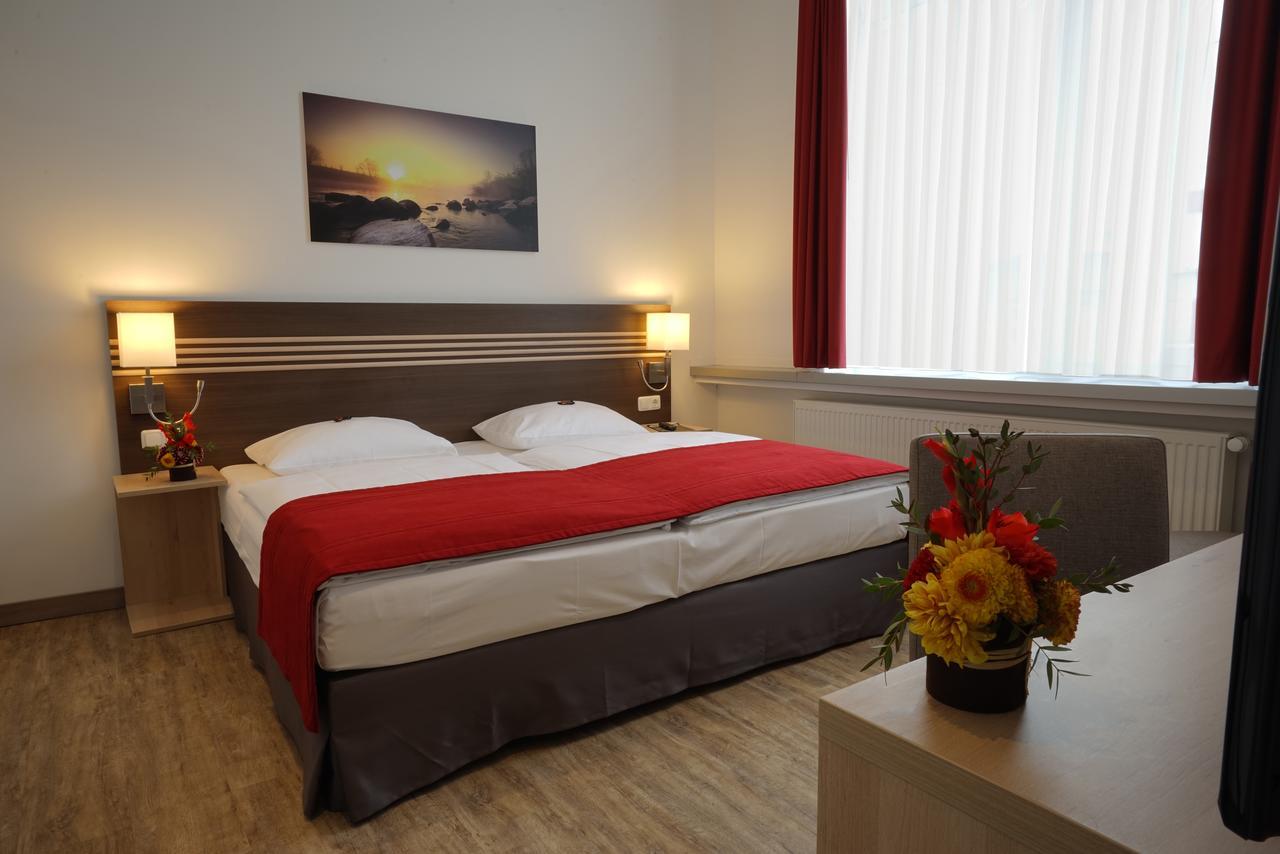 Ruhr Inn Hotel Хаттинген Экстерьер фото