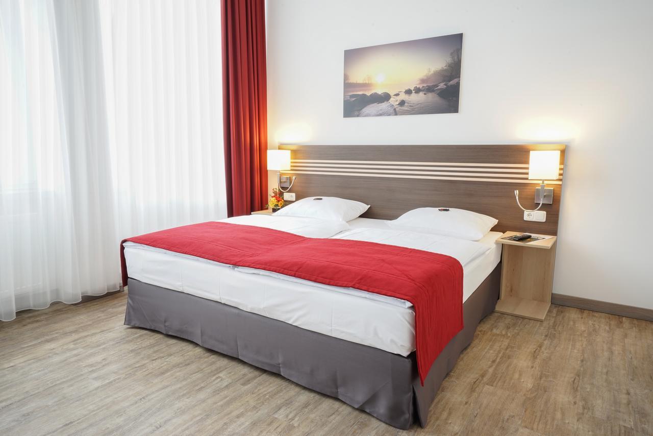 Ruhr Inn Hotel Хаттинген Экстерьер фото