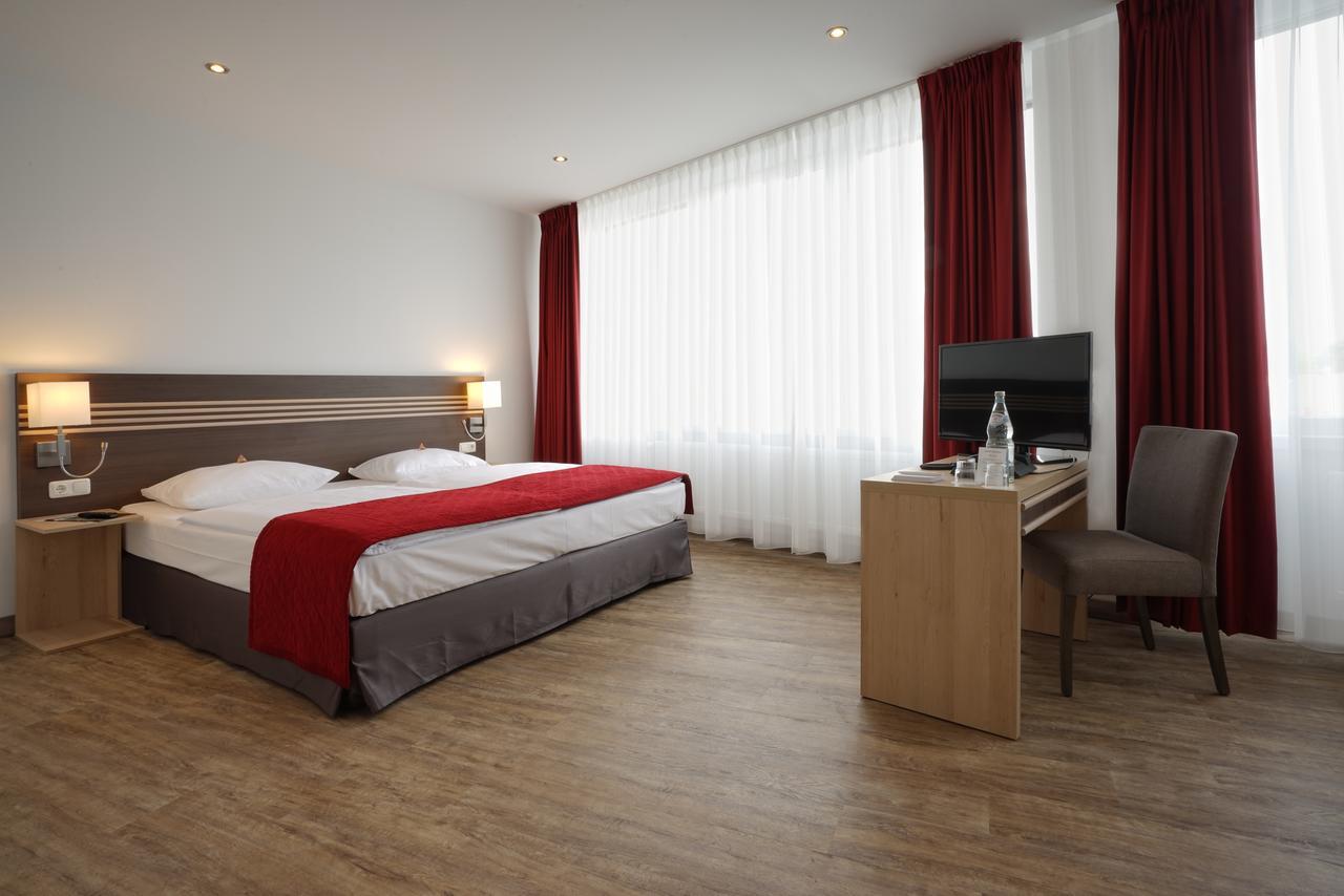 Ruhr Inn Hotel Хаттинген Экстерьер фото